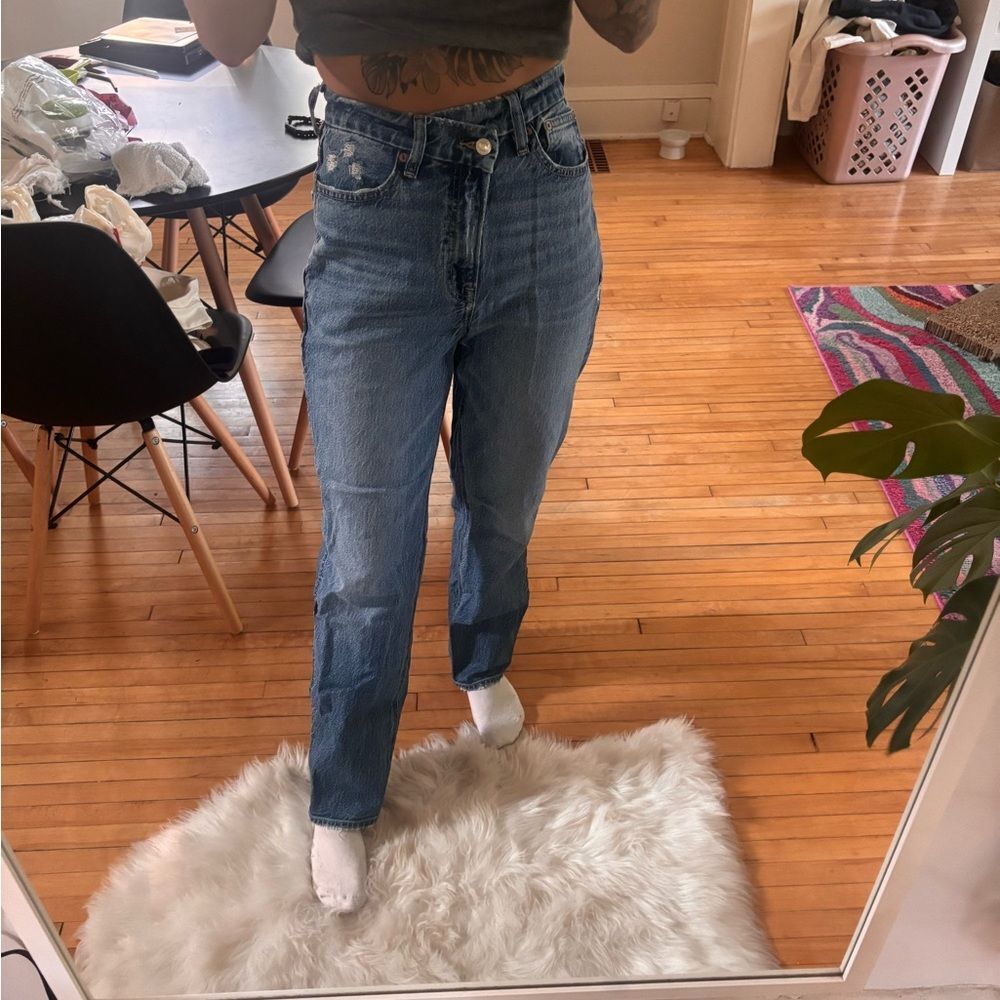 American Eagle Outfitters High Rise 90s Straight Jeans